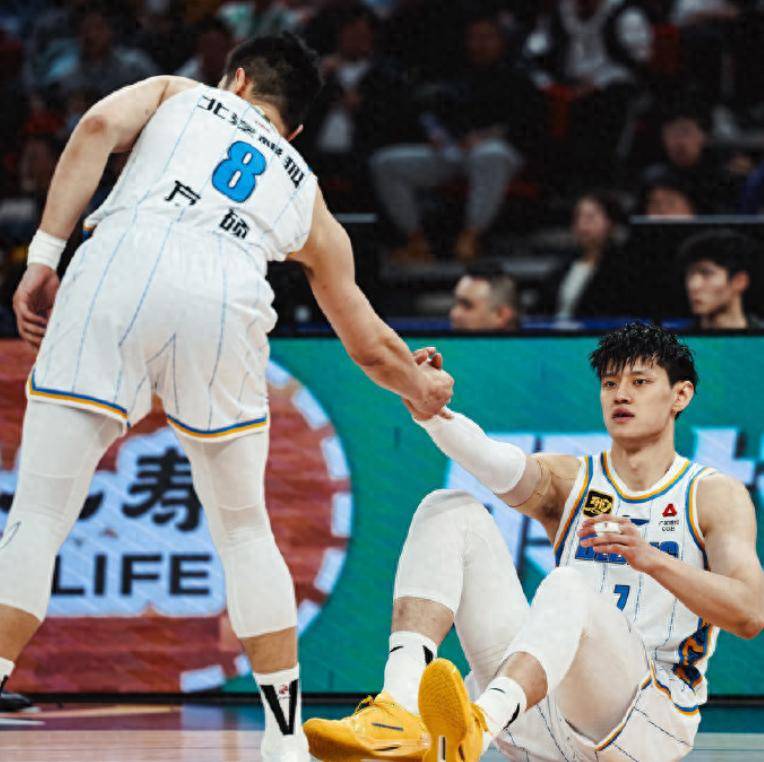开云体育登录-上海男篮力克北京队，结束败局