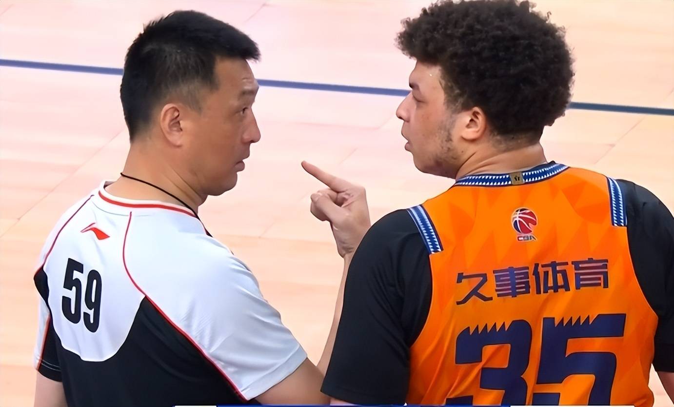 上海男篮力克北京队，结束败局