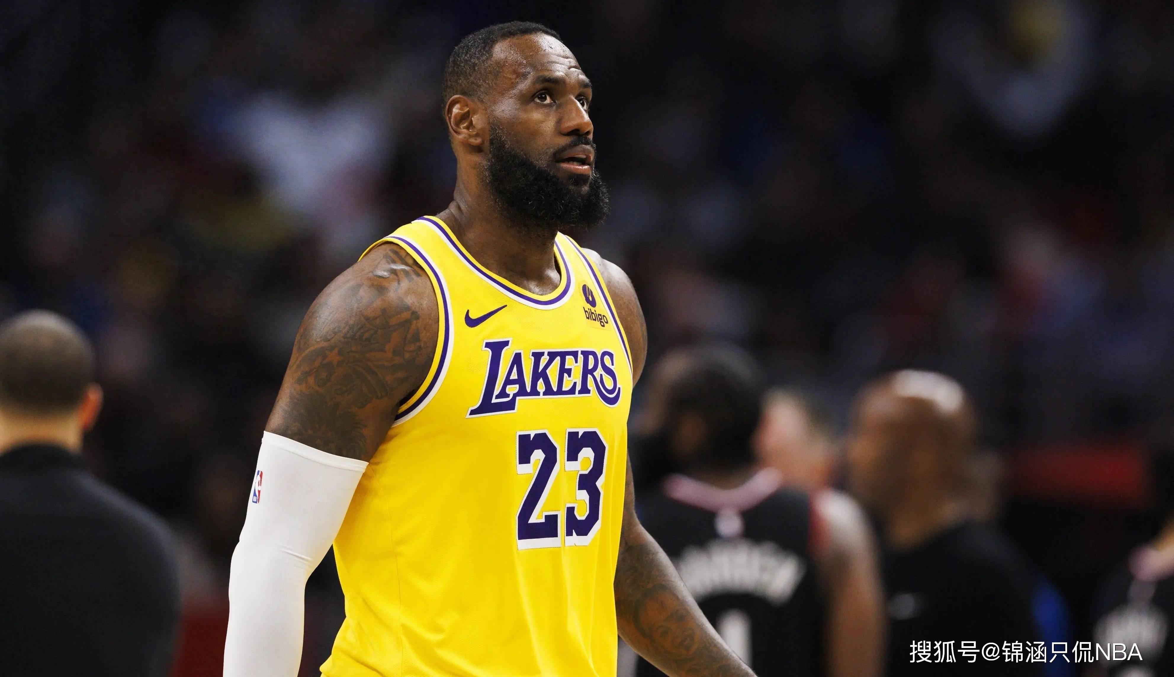 湖人完胜开拓者，继续保持不败势头