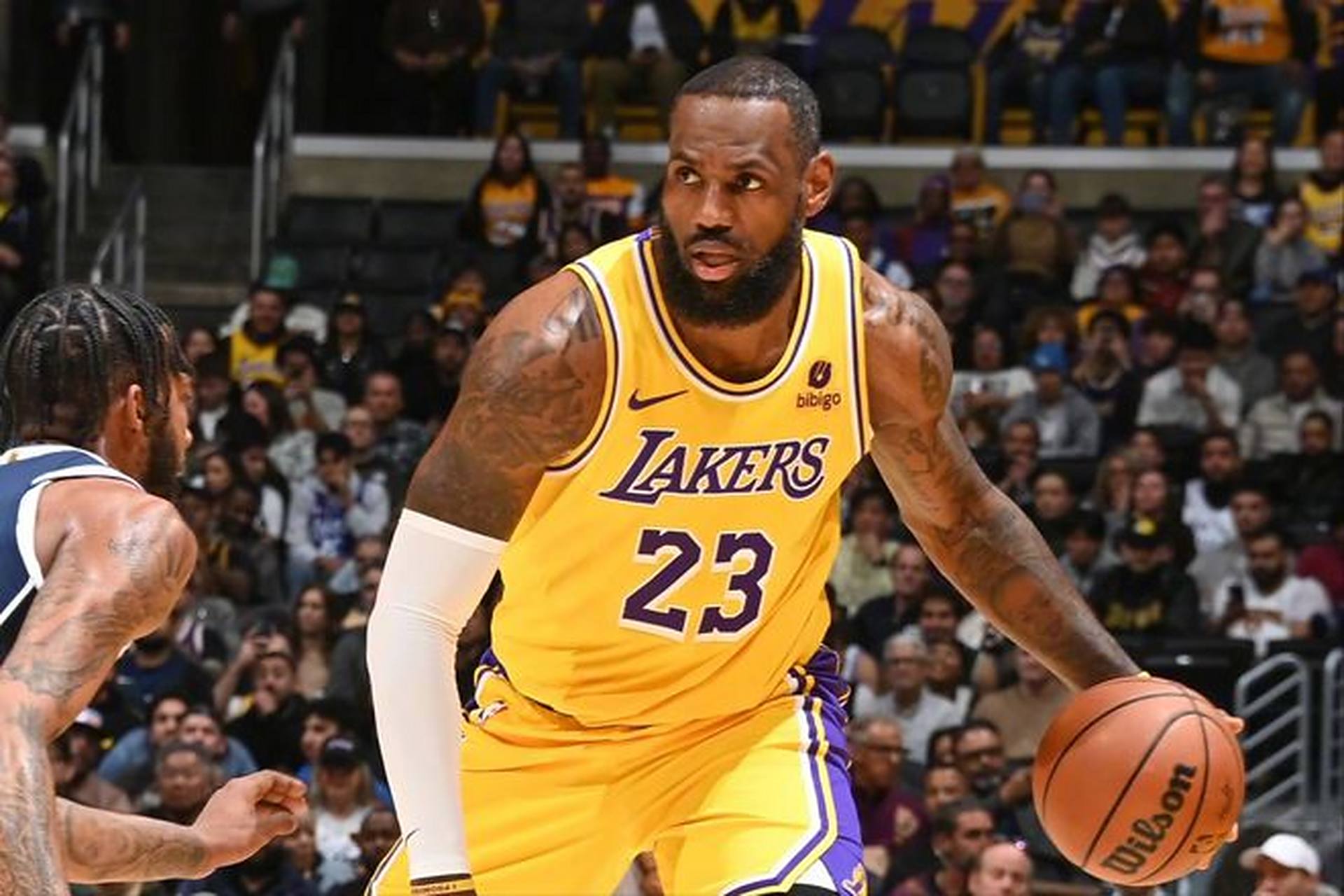 湖人完胜开拓者，继续保持不败势头