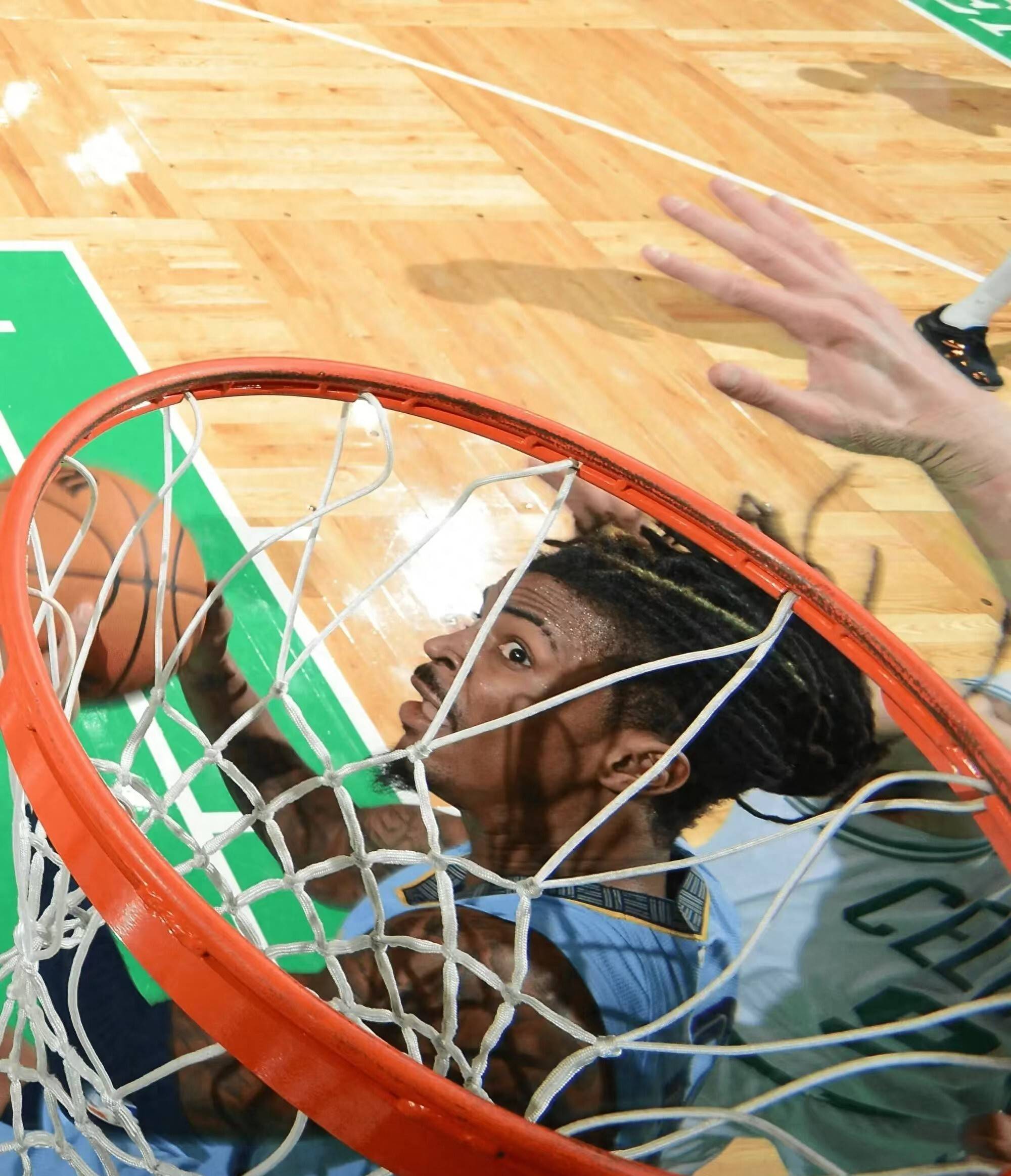 76人三分绝杀灰熊，保持不败