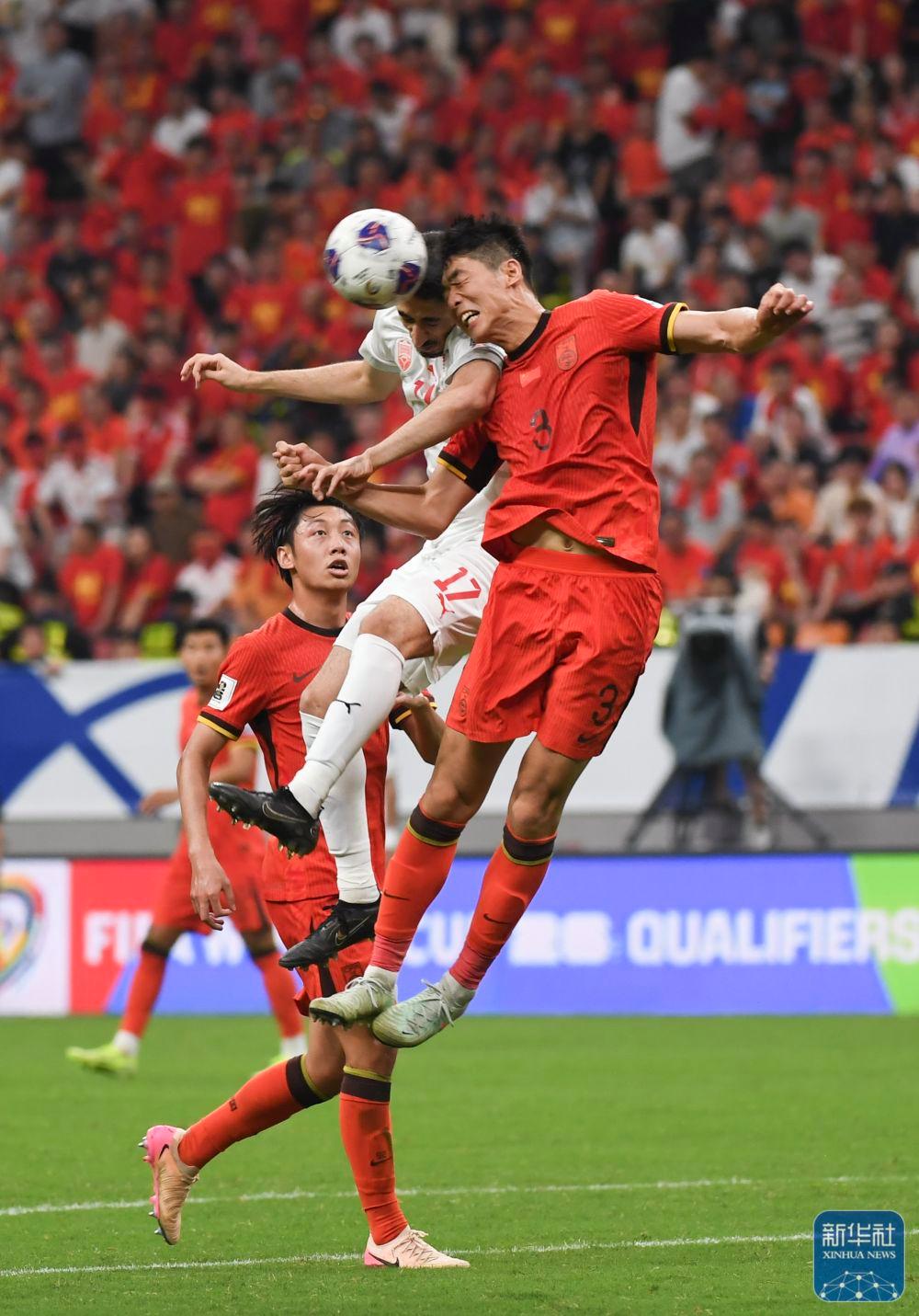 关于赛场竞争激烈球队不惧困难晋级的信息